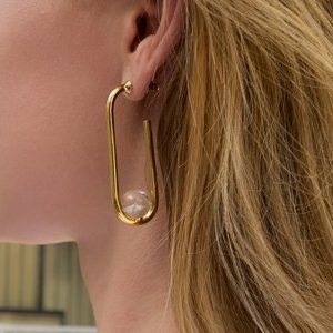 NEW 18K gold plated Oval-shaped crystal earrings,trendy, stylish,unique,designer